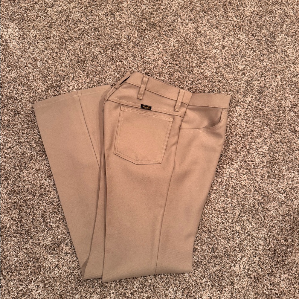 Wrangler Wrancher Dress Jean in Dark Beige